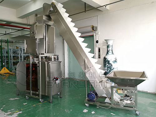 八角調(diào)味品包裝機車間展示